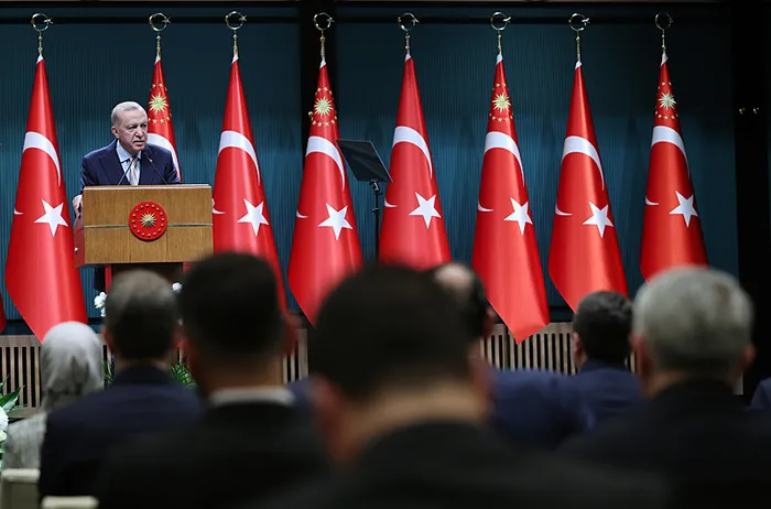 son-dakika-ekonomide-yeni-donem-yeni-adimlar-baskan-erdogan-cok-yakinda-paylasacagiz-diyerek-duyurdu-1713285097561.jpg