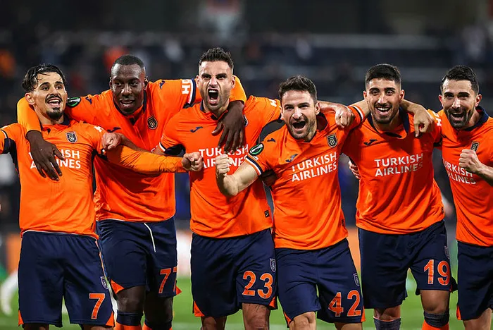son-dakika-haberi-basaksehir-3-puani-3-golle-aldi-temsilcimiz-grup-lideri-olarak-son-16da-1667496325929.jpg