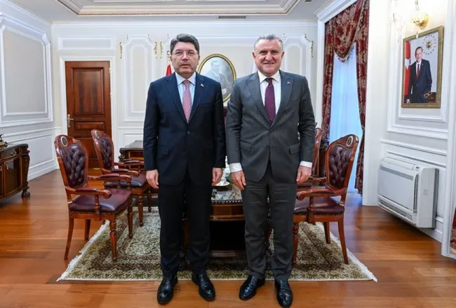 adalet-bakani-tunc-bakan-bak-ile-gorustu-gundem-bahis-skandali-1761581814336.jpg Adalet Bakanı Tunç, Gençlik ve Spor Bakanı Osman Aşkın Bak ile görüştü! Gündem futbolda bahis skandalı