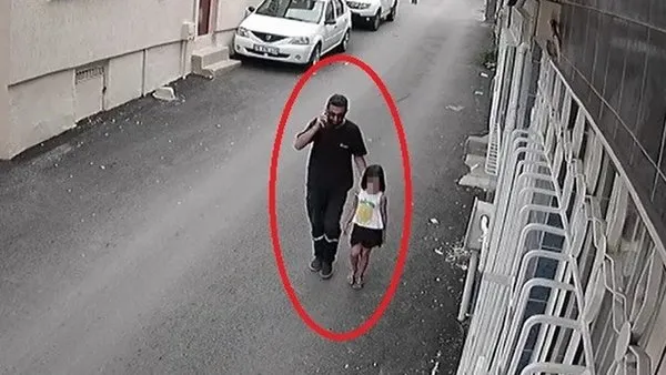 SON DAKİKA: Bursa'da sokak ortasında sapık dehşeti kamerada! 5 yaşındaki kız çocuğuna saldıran sapığa feci dayak