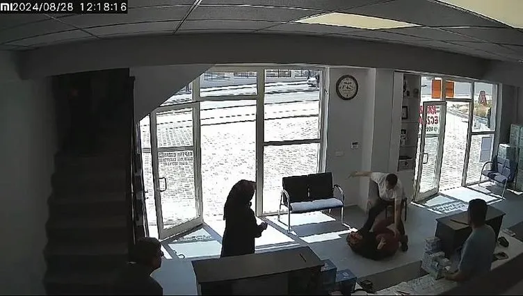 Eczanede korkunç olay: Bıçağı karısına saplamaya başladı! Sebebi...