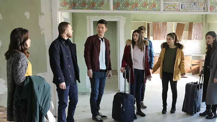 Kırgın Çiçekler 103. bölüm tamamı izle (tek parça olarak hemen izle)