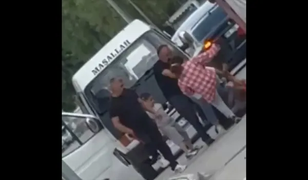 corumda-korku-dolu-anlar-yolda-karsilasip-sac-basa-girdiler-kadinlarin-kavgasi-kameraya-boyle-yansidi-1785331115953.jpg