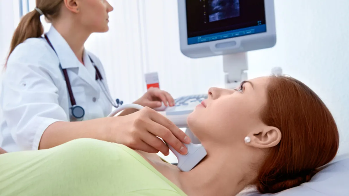 Tiroit kanseri tedavisinde ezber bozan açıklama! Ameliyat her zaman şart değil Tiroit kanseri tedavisinde ezber bozan açıklama! Ameliyat her zaman şart değil