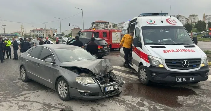 Sivas’ta zincirleme trafik kazası: 3 yaralı