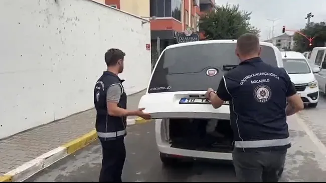 balikesirde-gocmen-kacakciligi-operasyonu-29-kisi-yakalandi-1790710964134.jpeg