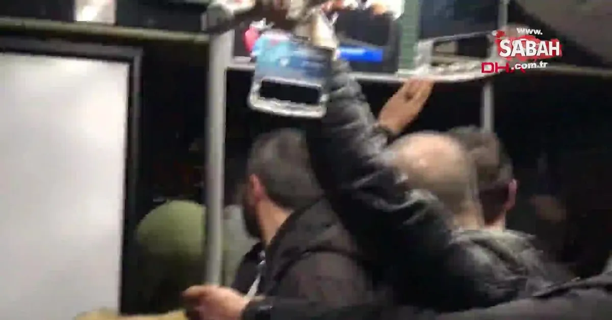 metrobus de elle taciz kamerada yolcular tacizciyi boyle dovdu video
