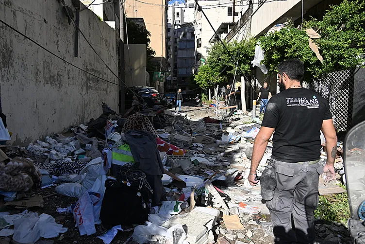 SON DAKİKA: Katil İsrail ordusu Beyrut’ta sağlık merkezini hedef aldı: Katliam uçakları peş peşe saldırı yaptı...