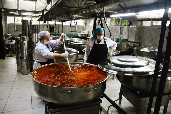 adana-ogretmenevinden-5-bin-ogrenciye-sicak-yemek-1793007787728.jpg