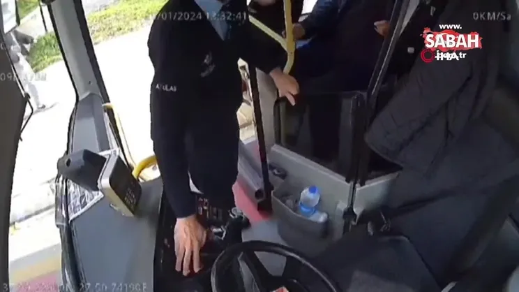 Otobüs şoförü rahatsızlanan yolcuyu hastaneye yetiştirdi, o anlar kamerada