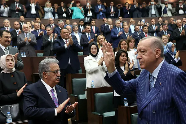 son-dakika-baskan-erdogandan-tusiada-sert-tepki-haddini-bil-sizin-agababalariniz-da-ayni-kafadaydi-1655294927114.jpg