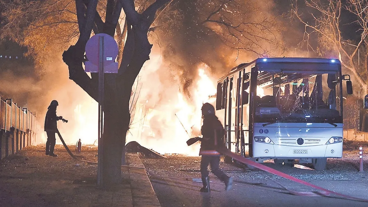 AYM’den tartışmalı kelepçeli muayene kararı AYM’den tartışmalı kelepçeli muayene kararı