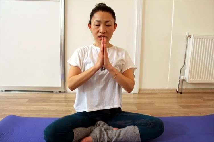 Japon gelin Elazığlı kadınlara yoga eğitimi veriyor