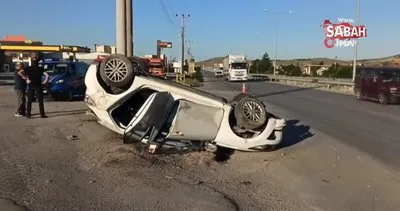 Otomobilin kamyona çarptığı feci kaza kamerada: 3 yaralı | Video