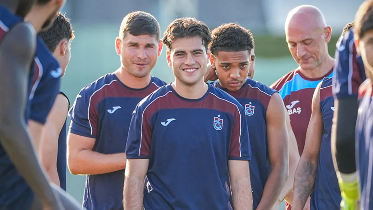 Trabzonsporlu futbolcu Aral Şimşir antrenmanda