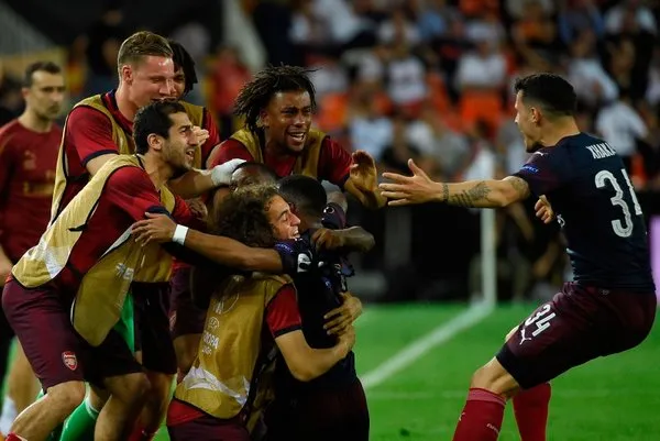 Arsenal finale çıktı, Mesut Özil'in o hareketi geceye damga vurdu