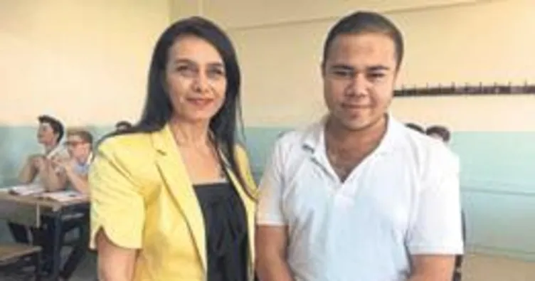 Gündüz okula gidip gece satış yapıyor