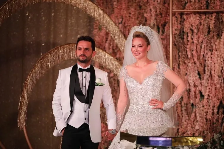 Evliliklerinde 6 yılı geride bıraktılar! Aylin Coşkun’dan romantik yıl dönümü mesajı: El ele, sevgiyle, aşkla...