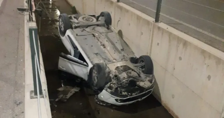 İzmir’de trafik kazası: Direksiyon hakimiyetini kaybetti su kanalına düştü!
