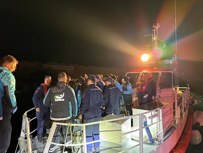 son-dakika-karadenizde-iki-tanker-gemisine-saldiri-bakanlik-son-durumu-paylasti-dikkat-ceken-insansiz-deniz-ar-1764407616617.jpeg SON DAKİKA... Karadeniz'de iki tanker gemisine saldırı! Bakanlık son durumu paylaştı: Dikkat çeken İnsansız Deniz Aracı detayı
