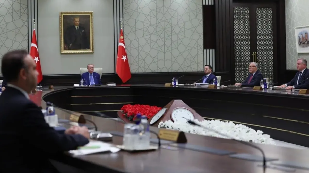 Beştepe'de kritik mesai! Ana gündem Terörsüz Türkiye! Kabine Başkan Erdoğan liderliğinde toplanıyor haber görseli