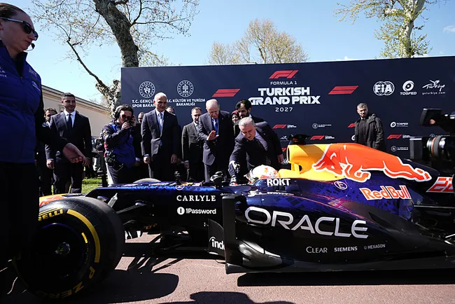 osman-askin-bak-formula-1-gibi-bir-dunya-markasi-turkiyeyi-tercih-ediyor-1777104508883.jpg
