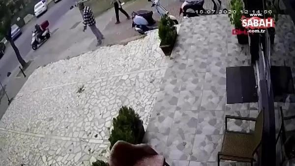 Kadıköy'de bıçaklı sopalı kavga güvenlik kamerasında | Video