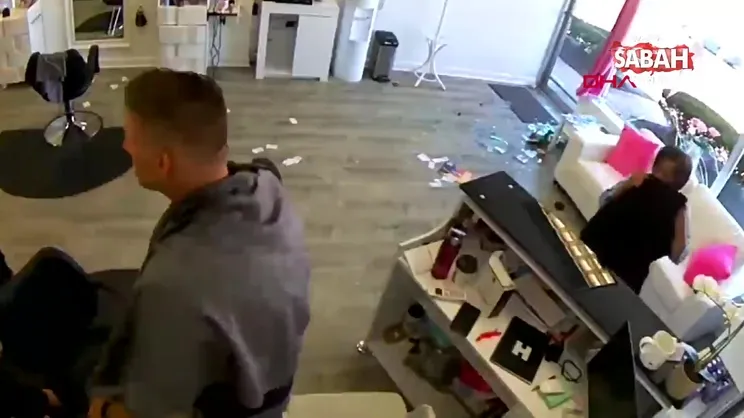 ABD'de geyik kuaför salonuna daldı