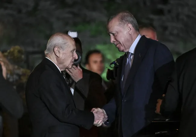 son-dakika-ankarada-cumhur-ittifaki-zirvesi-baskan-erdogan-devlet-bahceli-gorusmesi-basladi-1762962037230.jpg SON DAKİKA | Ankara'da Cumhur İttifakı zirvesi! Başkan Erdoğan-Devlet Bahçeli görüşmesi sona erdi