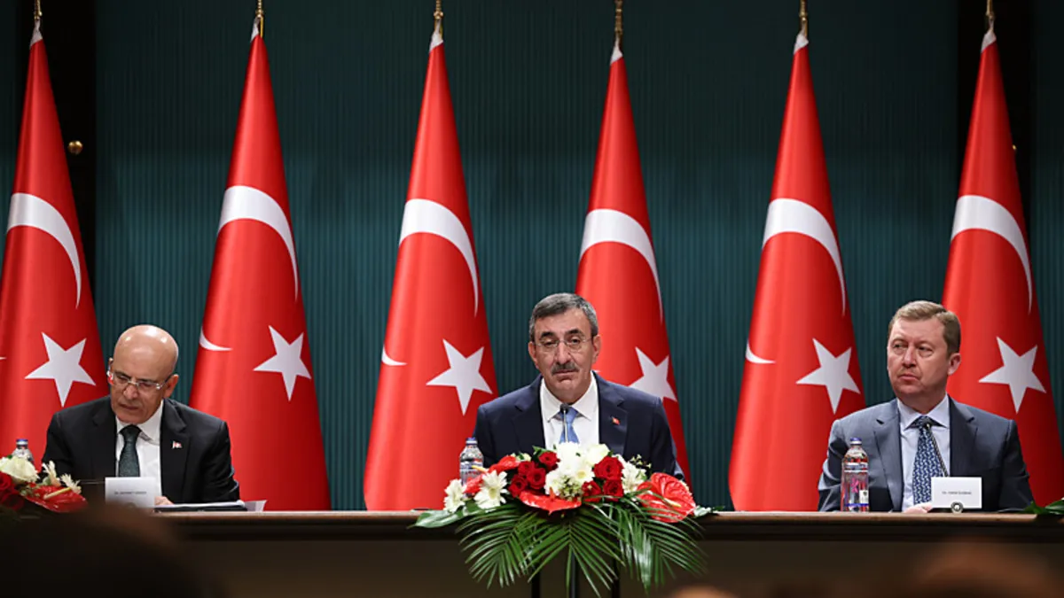 Resmi Gazete'de yayımlandı...Ekonomide 3 yıllık yol haritası belli oldu: 2026'da büyüme tahmini yüzde 3.3