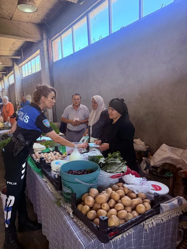toplum-destekli-polislik-faaliyetleri-kapsaminda-el-brosuru-dagitildi-1751190555898.jpg