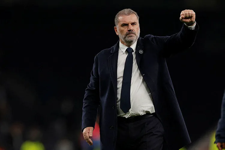 tottenham-fulhami-2-0-yenerek-liderligi-devraldi-postecoglu-sov-devam-ediyor-1698101130392.jpg