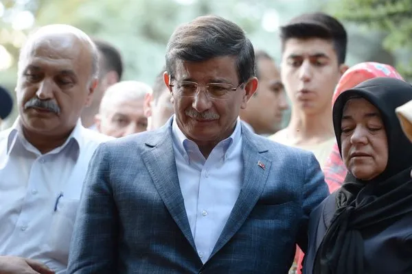 Başbakan Davutoğlu baba ocağında
