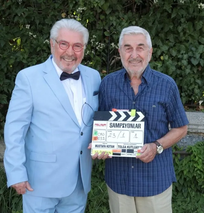 ‘Bizimkiler’ dizisinin abi-kardeşi 35 yıl sonra tekrar buluştu! Şevket ve Şükrü yine yan yana