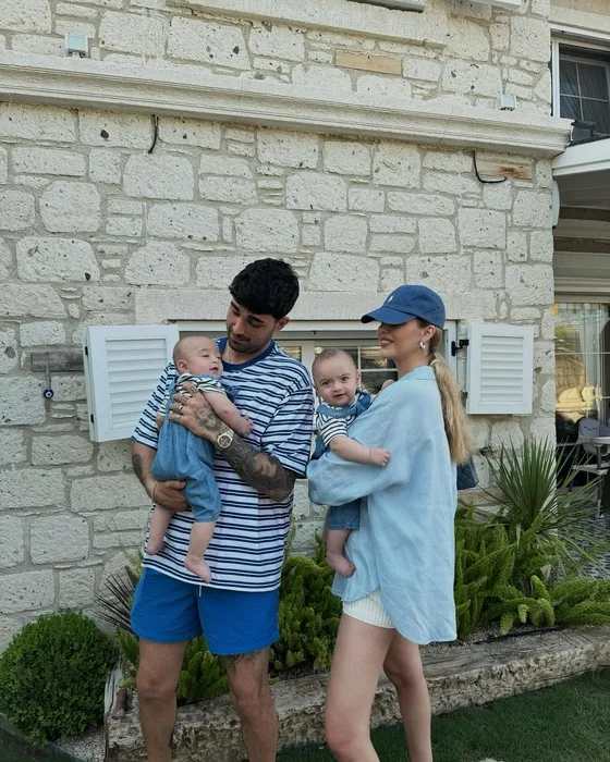 O şimdilerin en ünlü gelini! Altın sarısı saçları ve mavi gözleriyle gülümseyen bu kız çocuğunu tanıdınız mı?