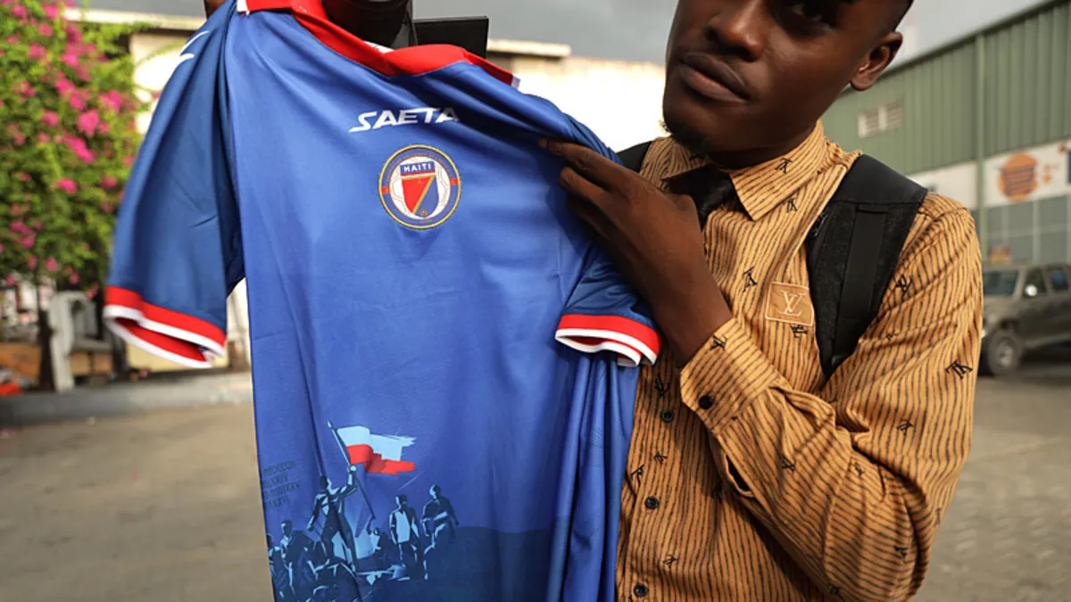 FIFA, Haiti’nin forma tasarımını değiştirtti! FIFA, Haiti’nin forma tasarımını değiştirtti!