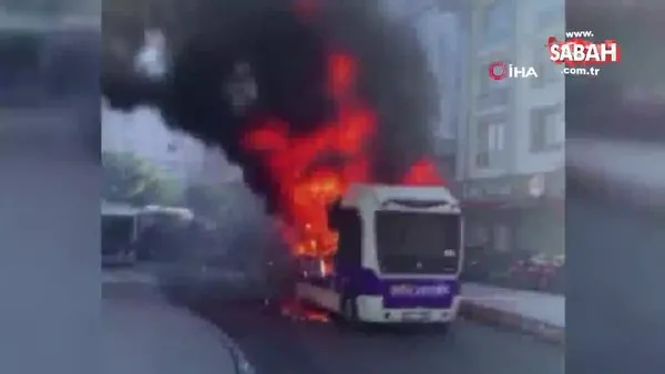Bağcılar'da park halindeki yolcu minibüsü alev topuna dönüştü | Video