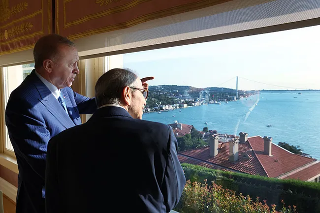 baskan-erdogandan-lubnan-basbakani-selama-anlamli-jest-dedesinin-anilarinin-turkce-ceviri-kitabini-hediye-etti-1783782345477.jpg Başkan Erdoğan'dan Lübnan Başbakanı Selam'a anlamlı jest: Dedesinin anılarının Türkçe çeviri kitabını hediye etti
