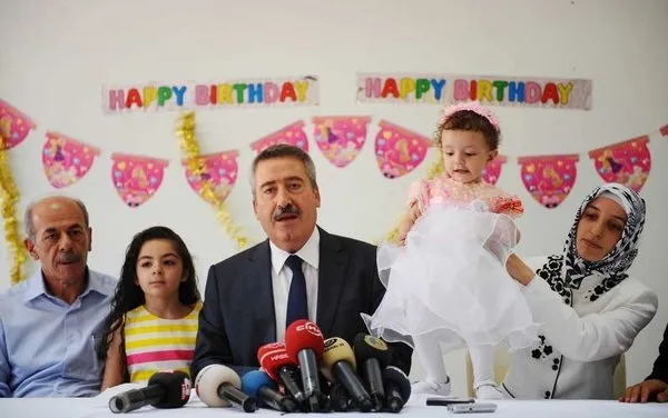 Azra bebek bir yaşında