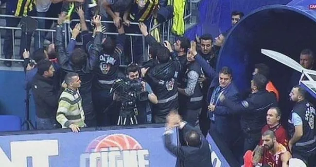 Fenerbahçe-Galatasaray derbisinde olay!