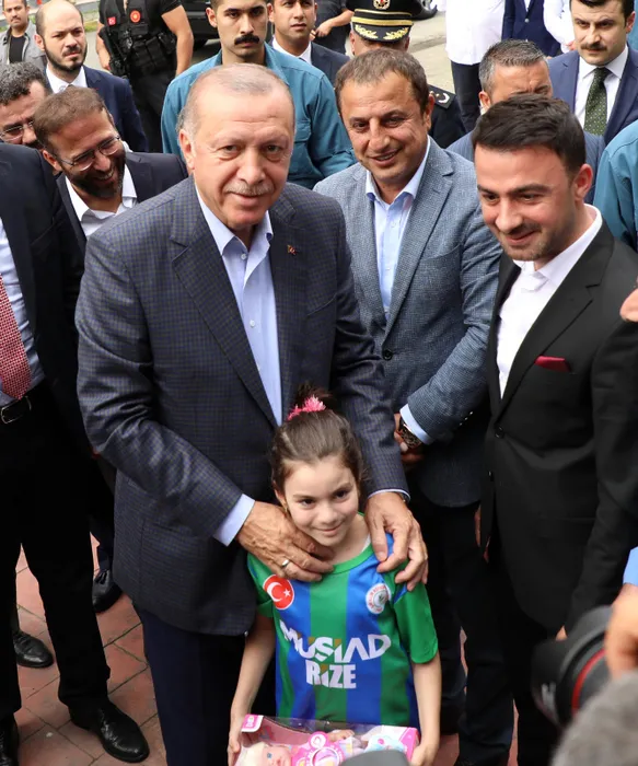 Başkan Erdoğan'a Rize ve Trabzon'da vatandaşlardan yoğun ilgi