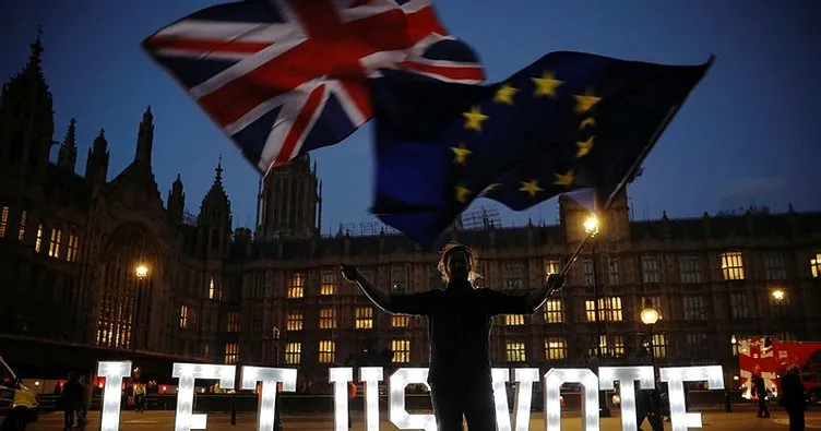 İngiliz Parlamentosu hiçbir Brexit teklifini kabul etmedi
