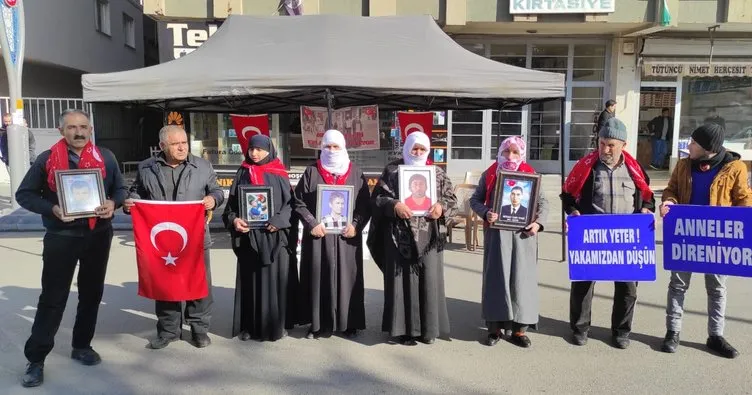 Muş’ta çocukları PKK’lı teröristlerce kaçırılan aileler HDP önündeki eylemlerini sürdürdü