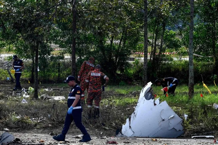 Son dakika | Malezya’da yolcu uçağı otoyola çakıldı: Dehşet anları saniye kaydedildi