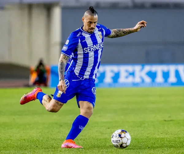trabzonsporda-karar-ani-geldi-marek-hamsik-bildirecek-1623040325809.jpg