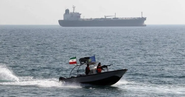 İran, Basra Körfezi’nde kaçak akaryakıt taşıyan yabancı bir gemiye el koydu