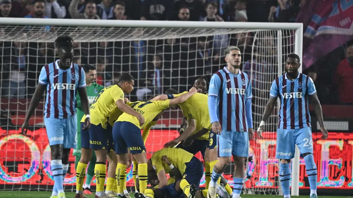 Trabzonspor-Fenerbahçe maçının hakemi belli oldu Trabzonspor-Fenerbahçe maçının hakemi belli oldu