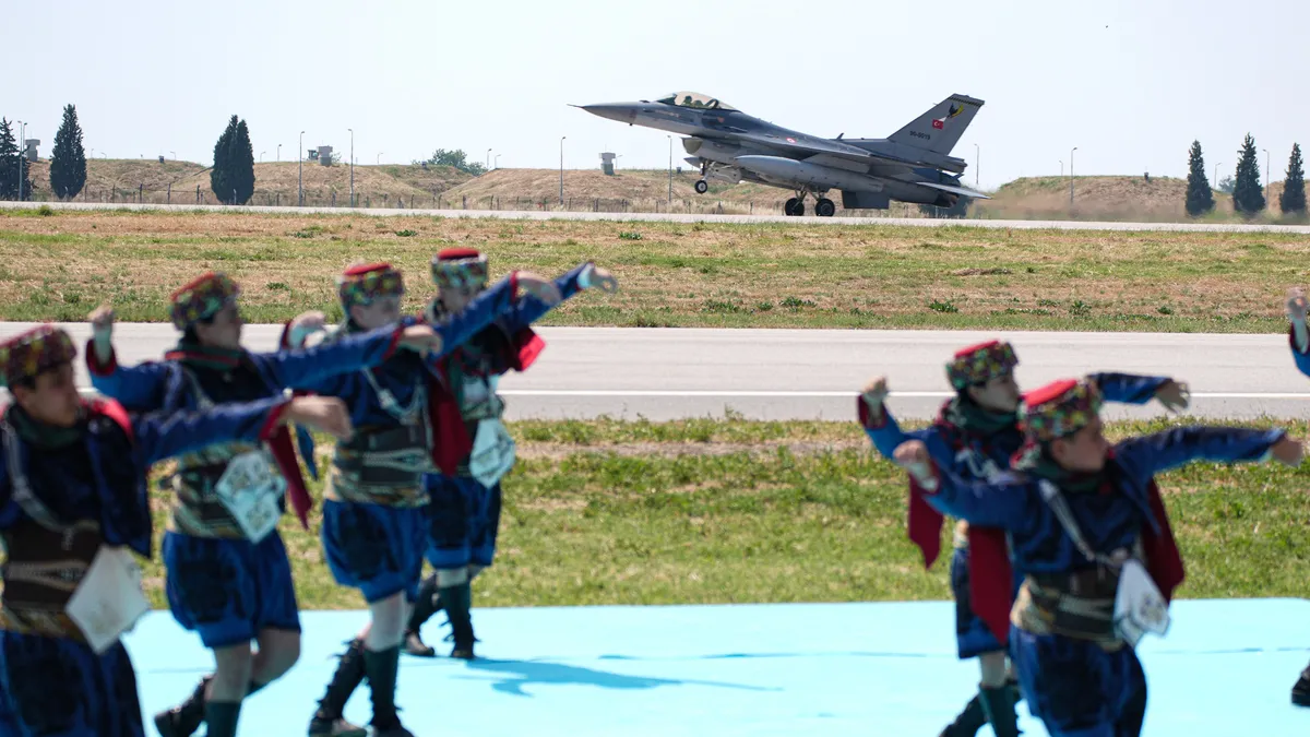 İzmir’de Havacılık Festivali coşkusu: Türk Hava Kuvvetlerinin 115’inci kuruluş yıl dönümü kutlanıyor İzmir’de Havacılık Festivali coşkusu: Türk Hava Kuvvetlerinin 115’inci kuruluş yıl dönümü kutlanıyor