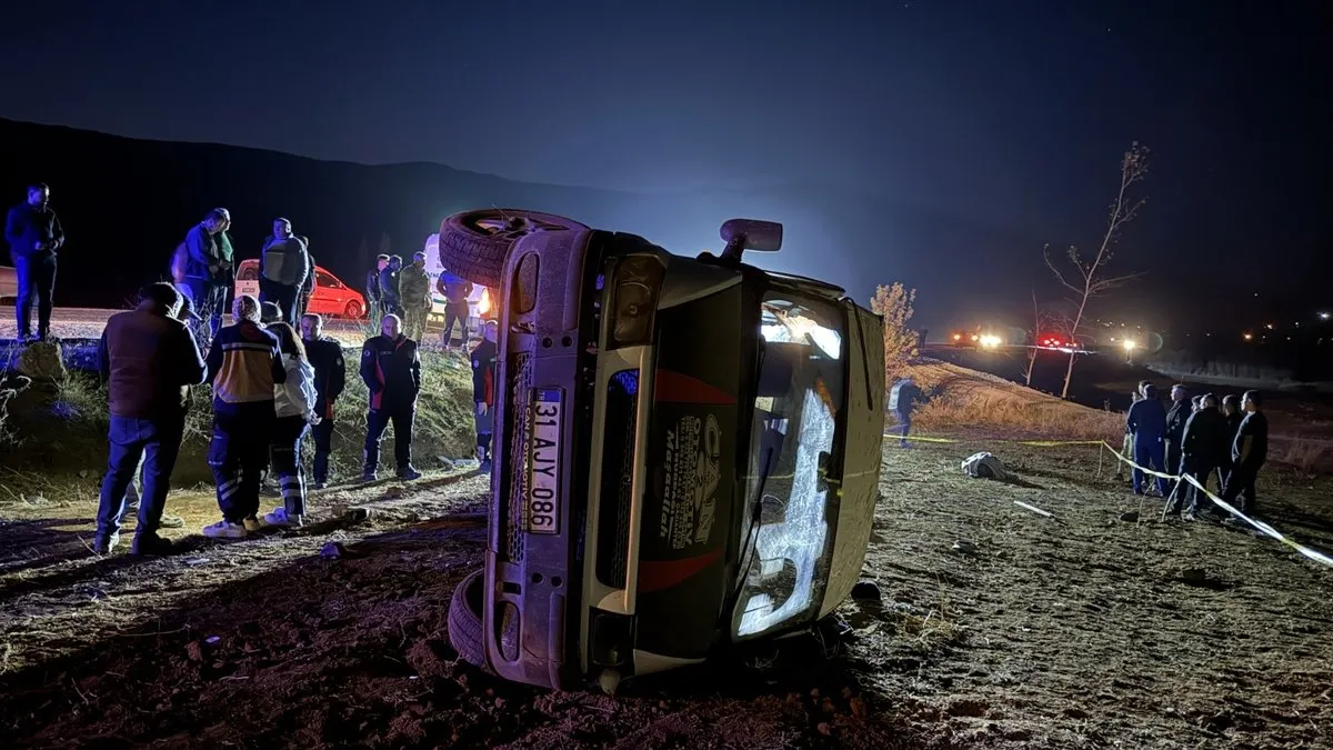 Maraş’ta işçi servisi devrildi: 2 kişi öldü, 7 kişi yaralandı Maraş’ta işçi servisi devrildi: 2 kişi öldü, 7 kişi yaralandı