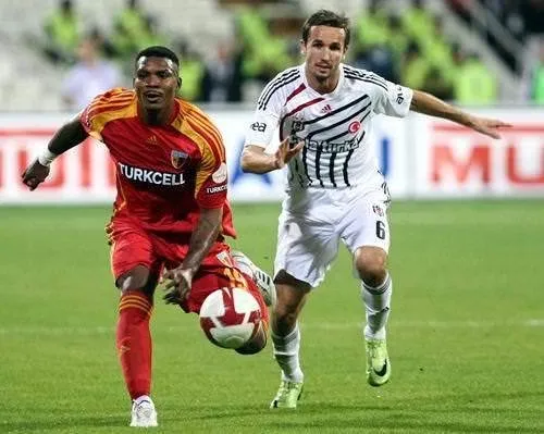 Kartal'da çöküş sürüyor